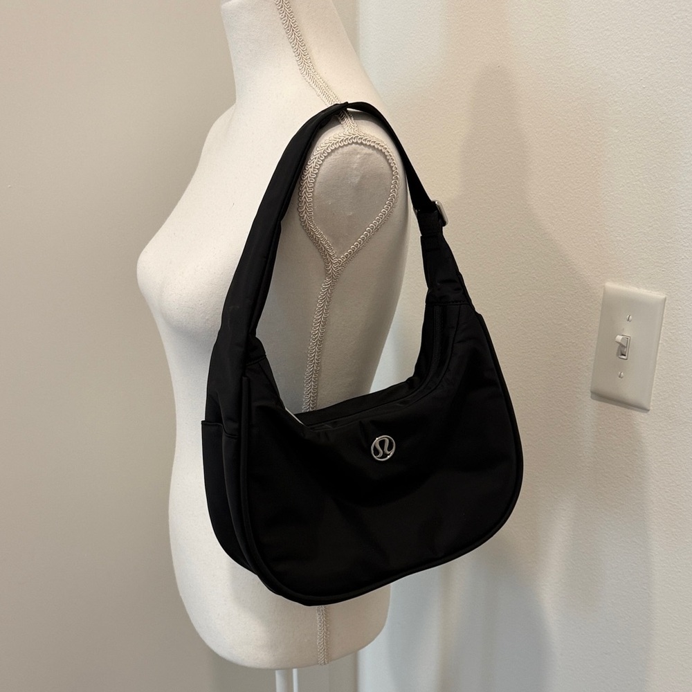 Lululemon City Essentials shoulder bag 4L